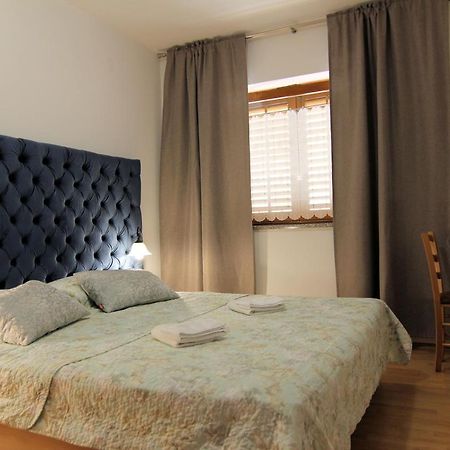 Apartmani Villa Kalinic Njivice Buitenkant foto