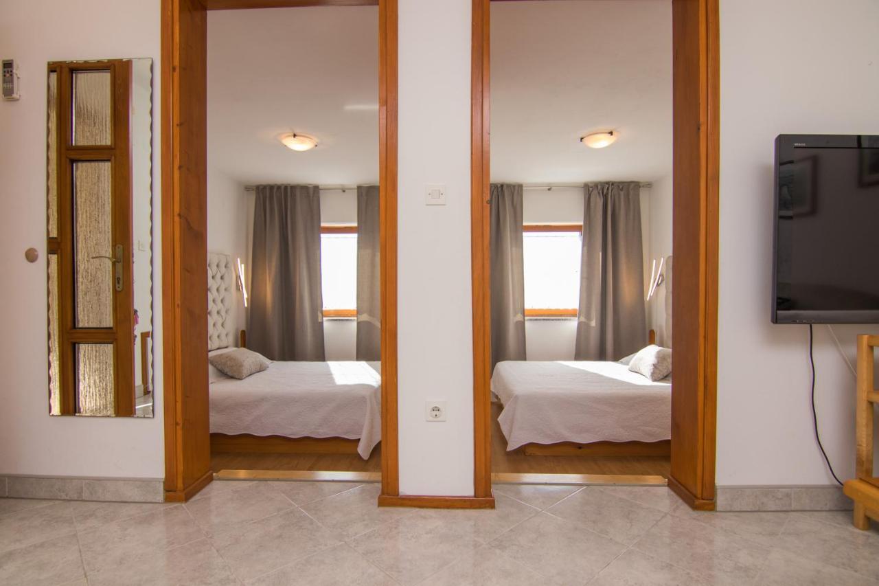 Apartmani Villa Kalinic Njivice Buitenkant foto