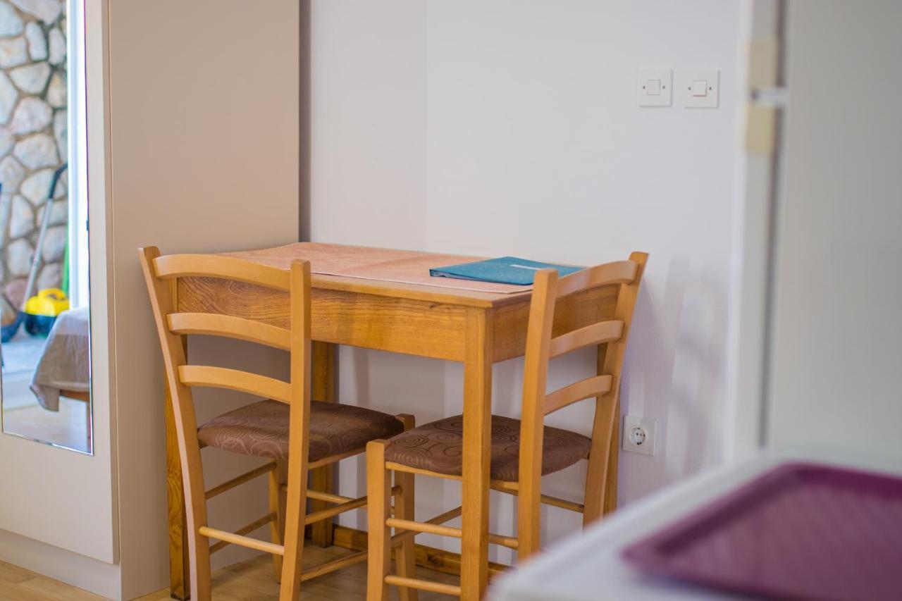 Apartmani Villa Kalinic Njivice Buitenkant foto