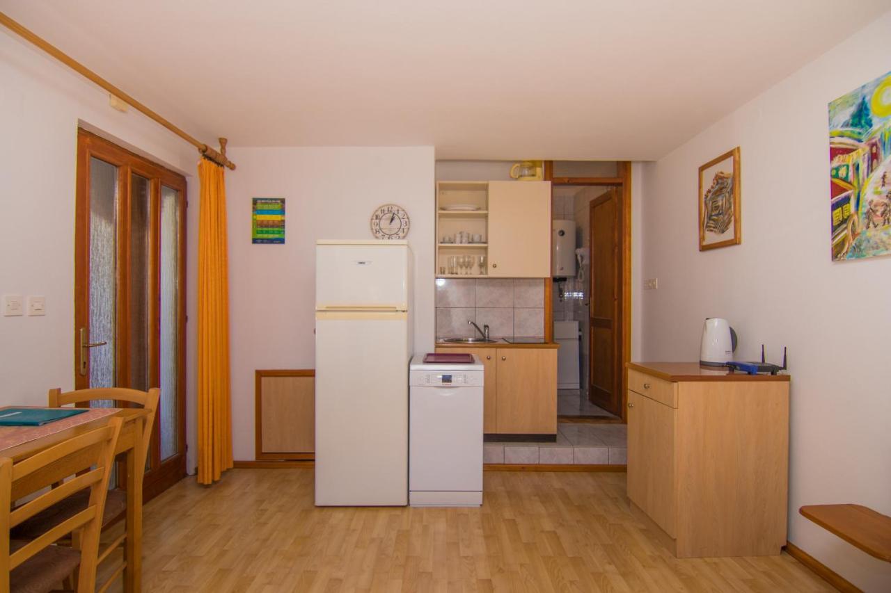 Apartmani Villa Kalinic Njivice Buitenkant foto