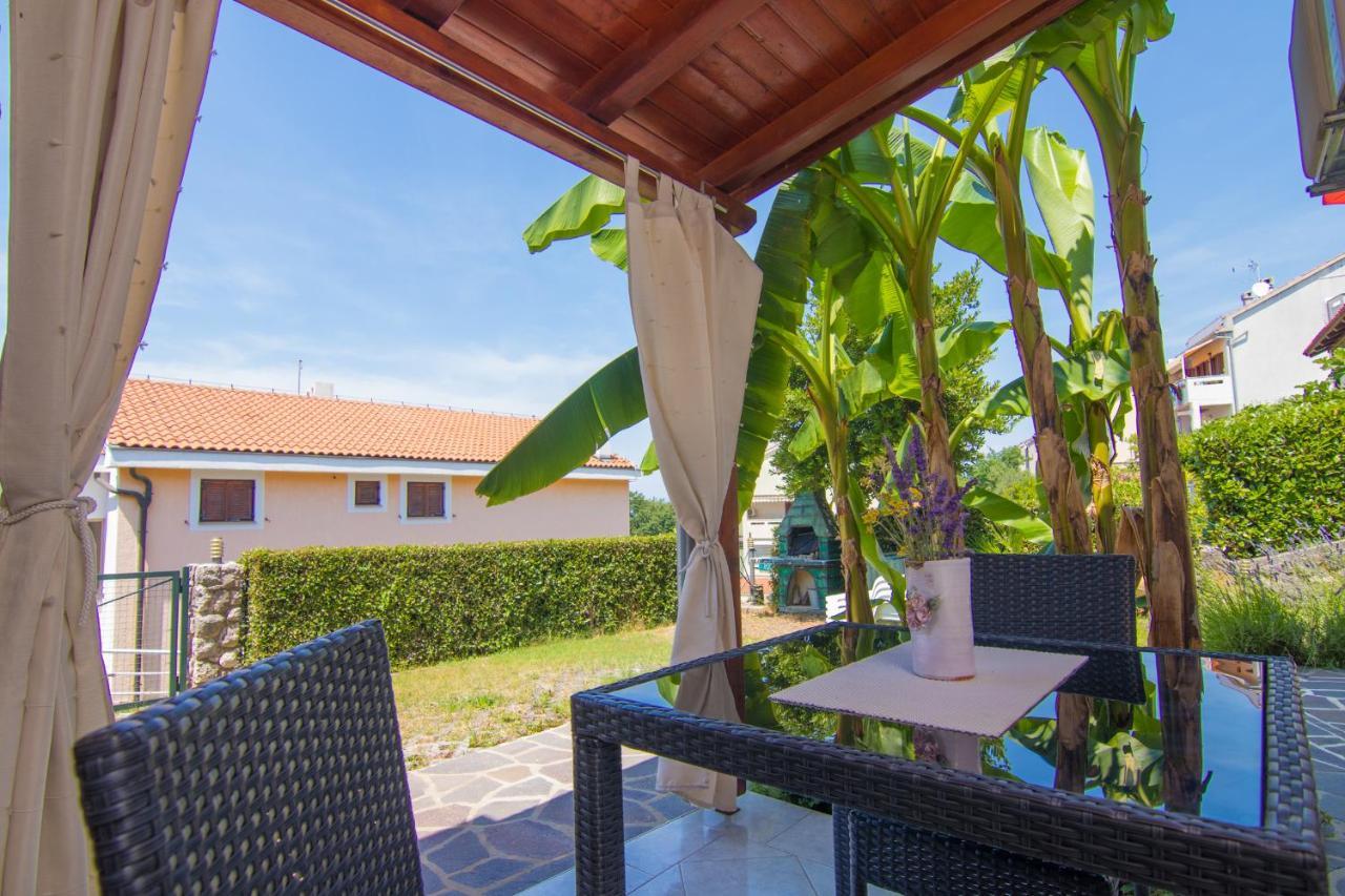 Apartmani Villa Kalinic Njivice Buitenkant foto