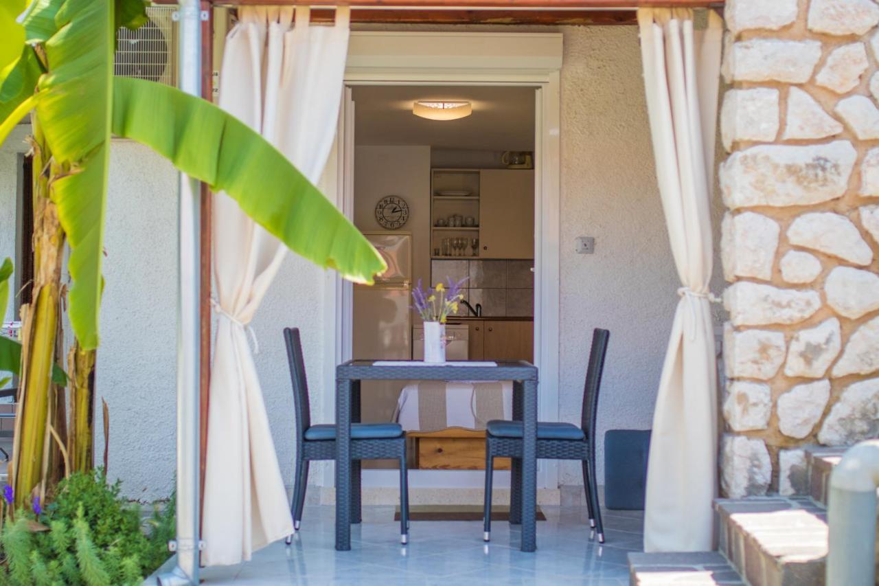 Apartmani Villa Kalinic Njivice Buitenkant foto
