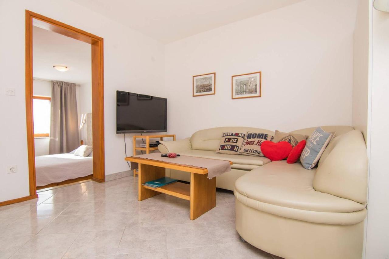 Apartmani Villa Kalinic Njivice Buitenkant foto