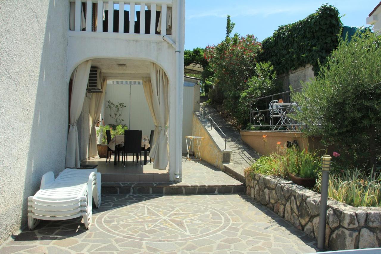 Apartmani Villa Kalinic Njivice Buitenkant foto