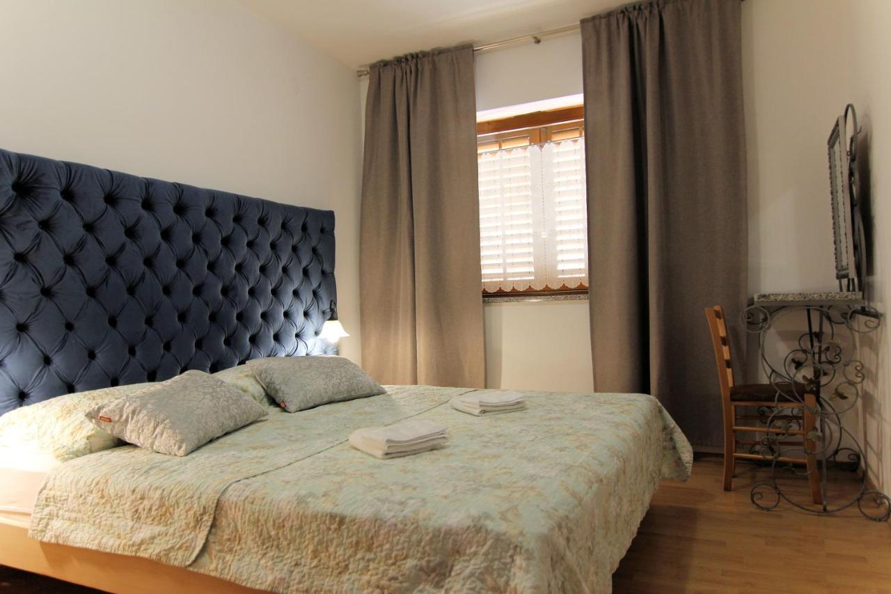 Apartmani Villa Kalinic Njivice Buitenkant foto