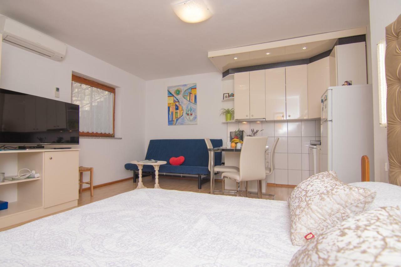 Apartmani Villa Kalinic Njivice Buitenkant foto