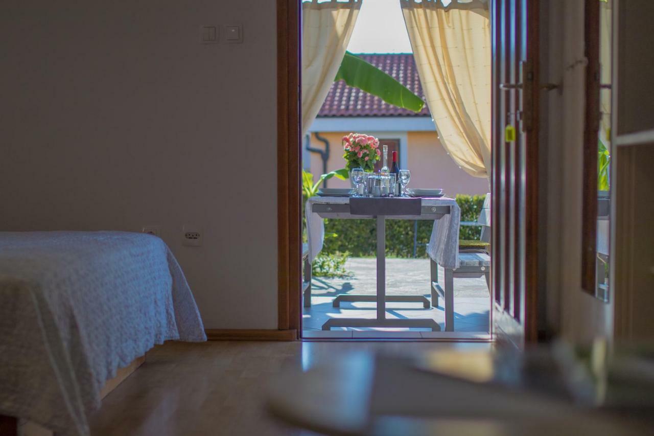 Apartmani Villa Kalinic Njivice Buitenkant foto