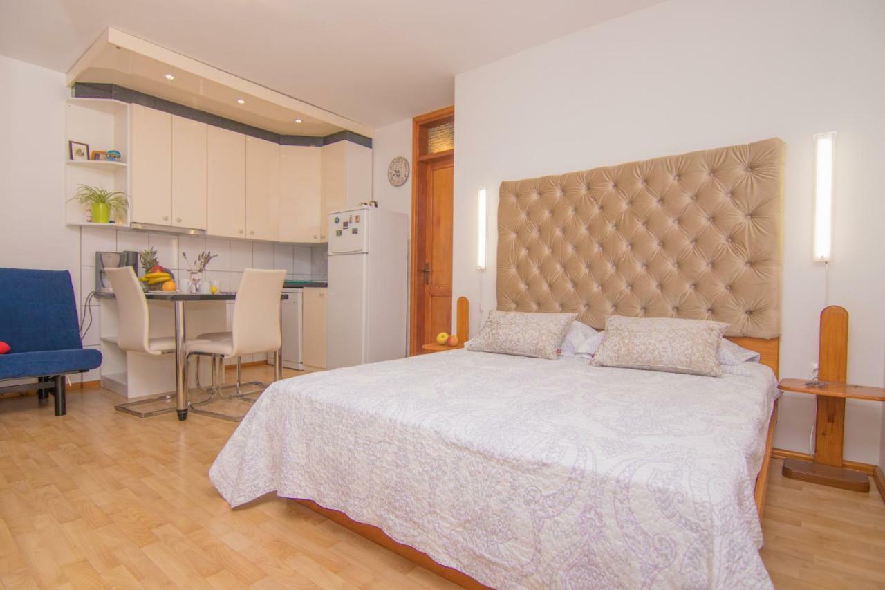 Apartmani Villa Kalinic Njivice Buitenkant foto