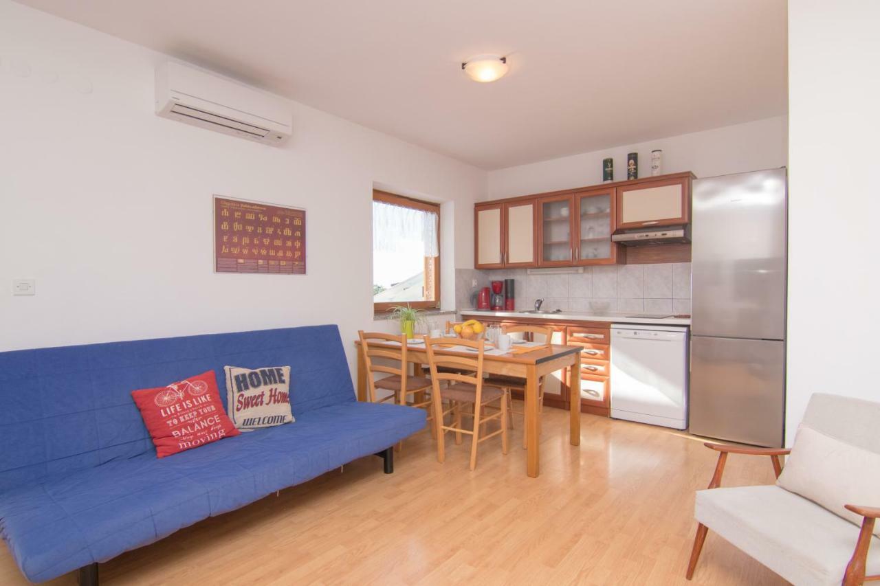 Apartmani Villa Kalinic Njivice Buitenkant foto