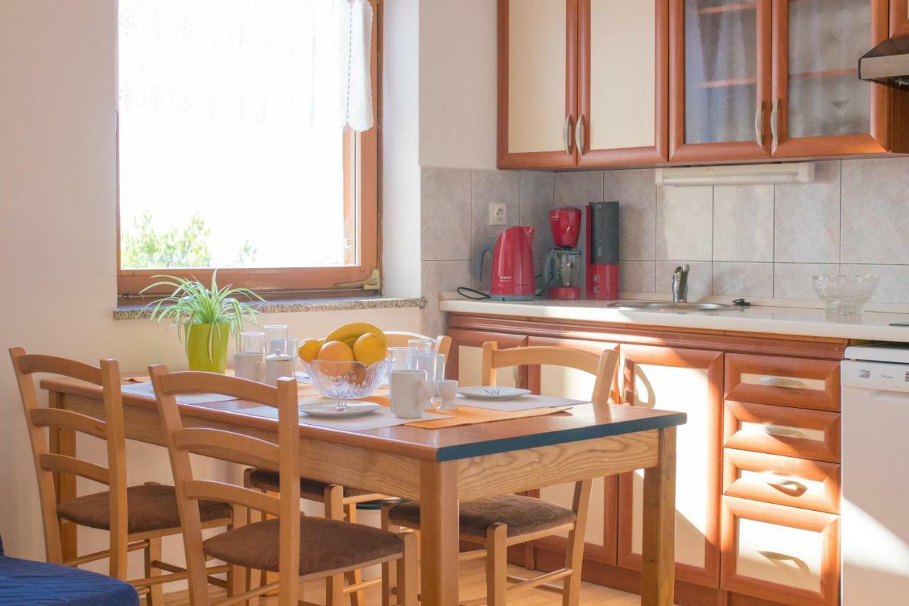 Apartmani Villa Kalinic Njivice Buitenkant foto
