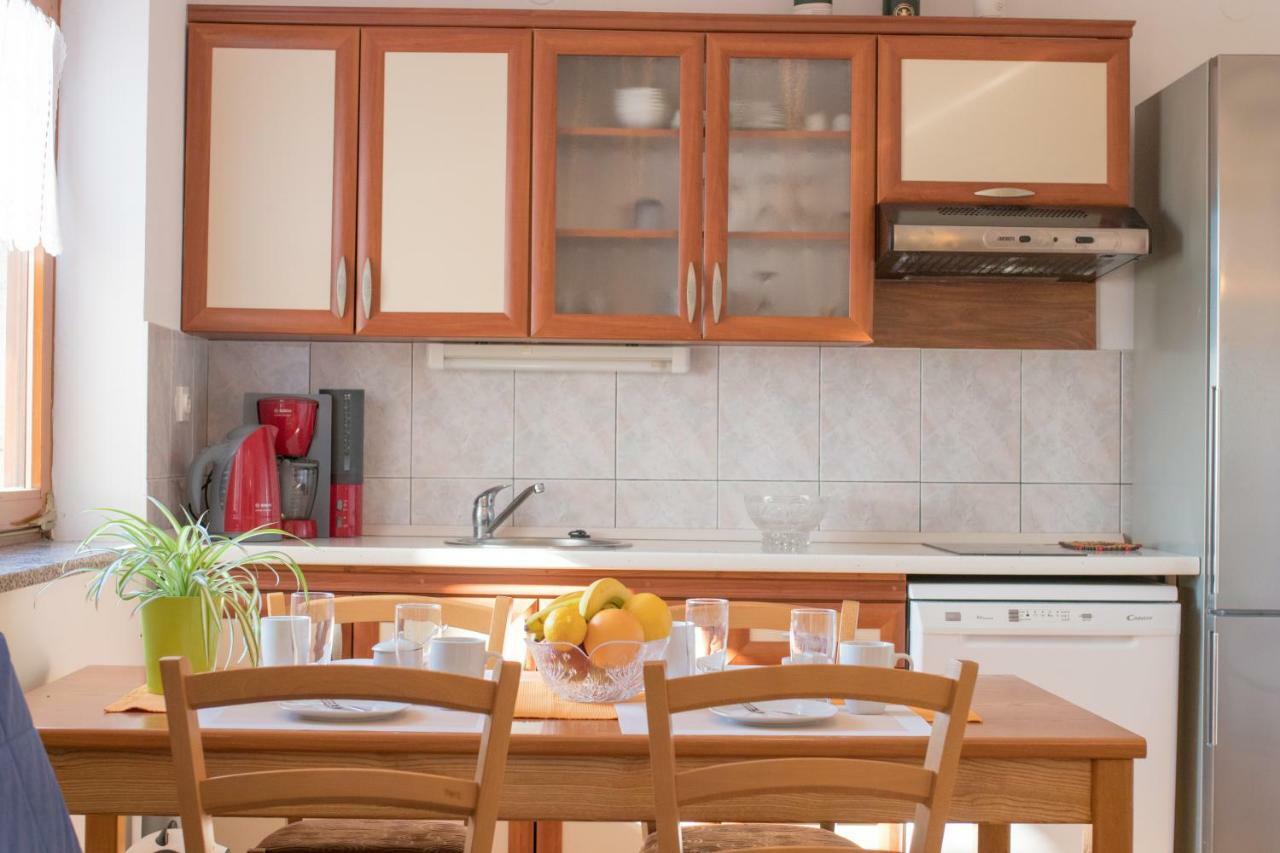Apartmani Villa Kalinic Njivice Buitenkant foto
