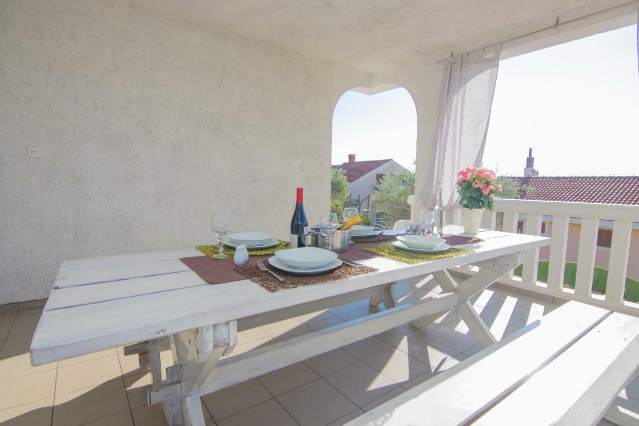 Apartmani Villa Kalinic Njivice Buitenkant foto